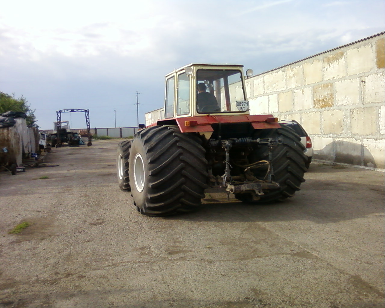 В Янаульском районе Башкирии «кулибины» собрали мощный трактор «Бизон»