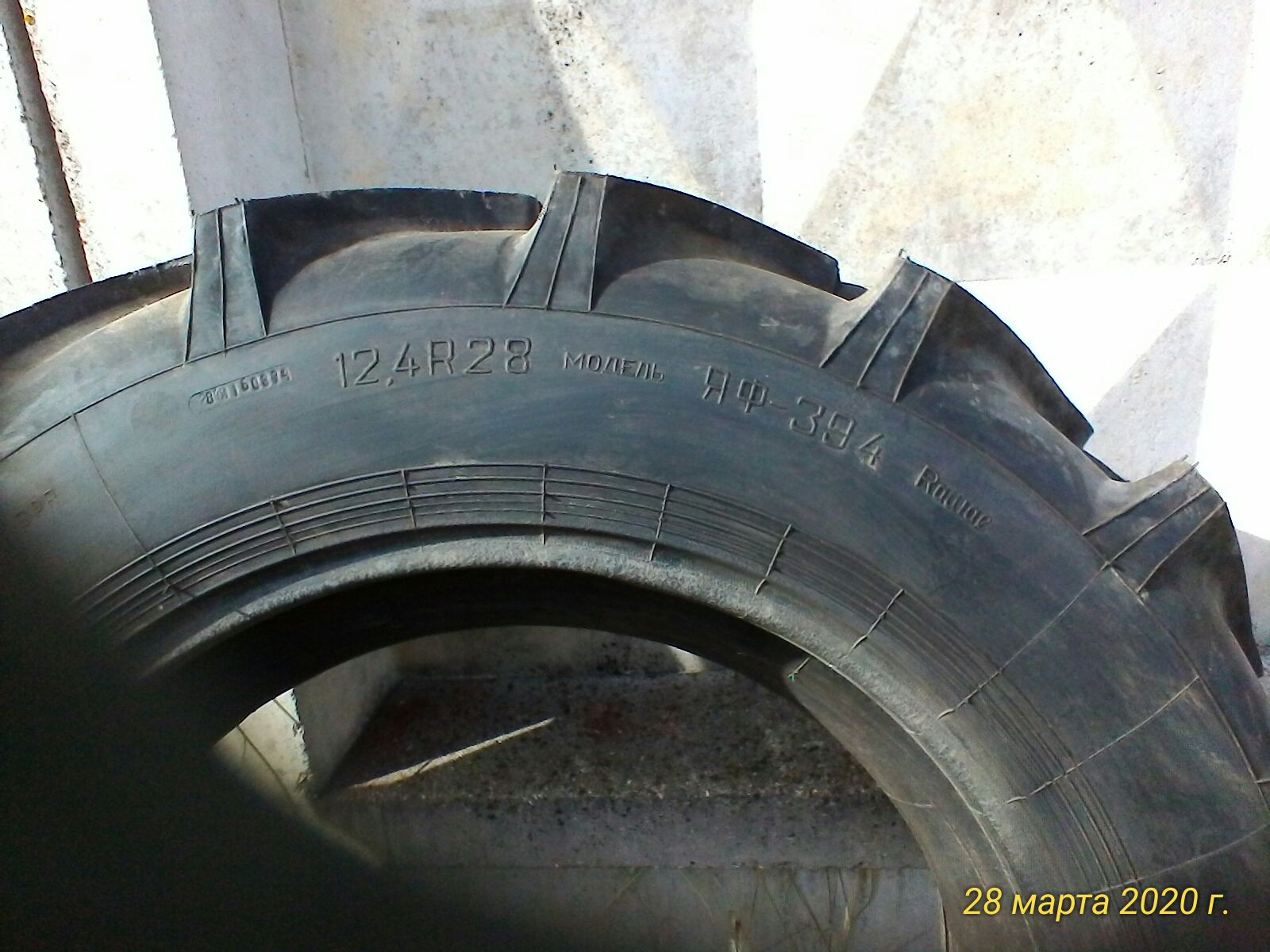 Задняя резина трактор т 25. Шина т-25 задняя размер. Т 25 задняя шина размер шины. Резина т 25 12.4 28. Резина на т-25 задняя.