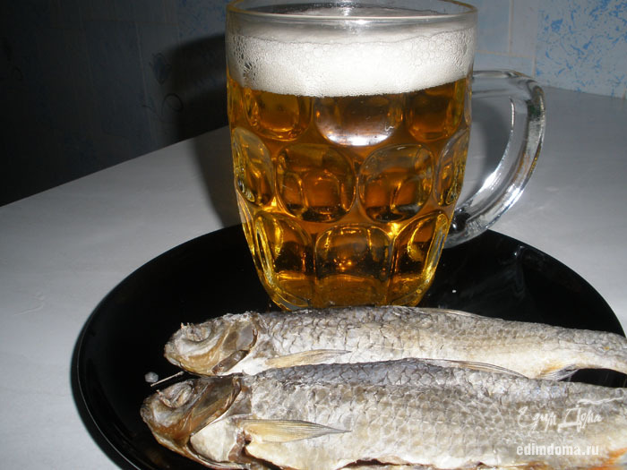 Пиво с сушеной рыбой фото