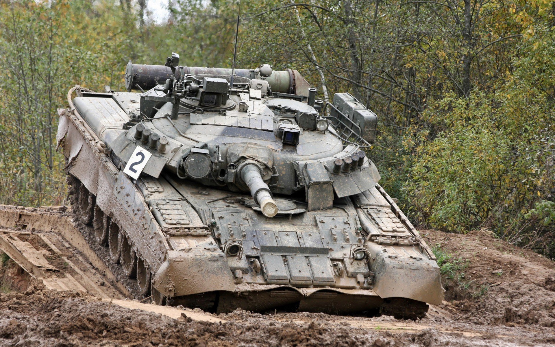 1413155170t-80-ud-tank-rossiya-poligon.jpg