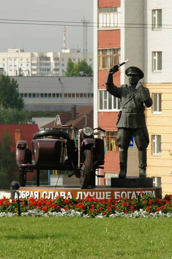 Памятник честному гаишнику в белгороде фото