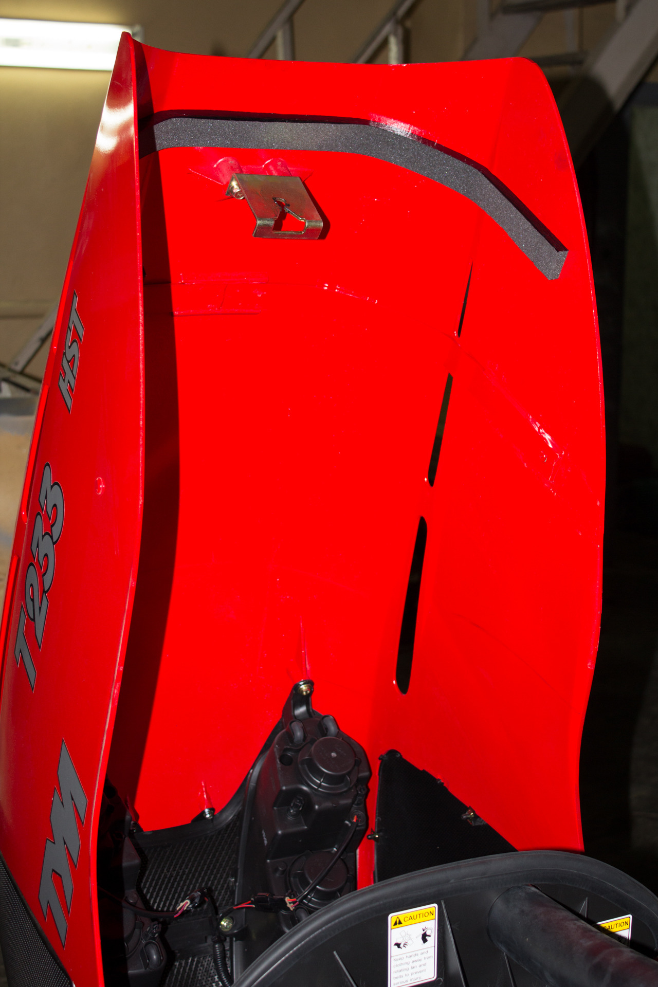 пластиковый капот tym