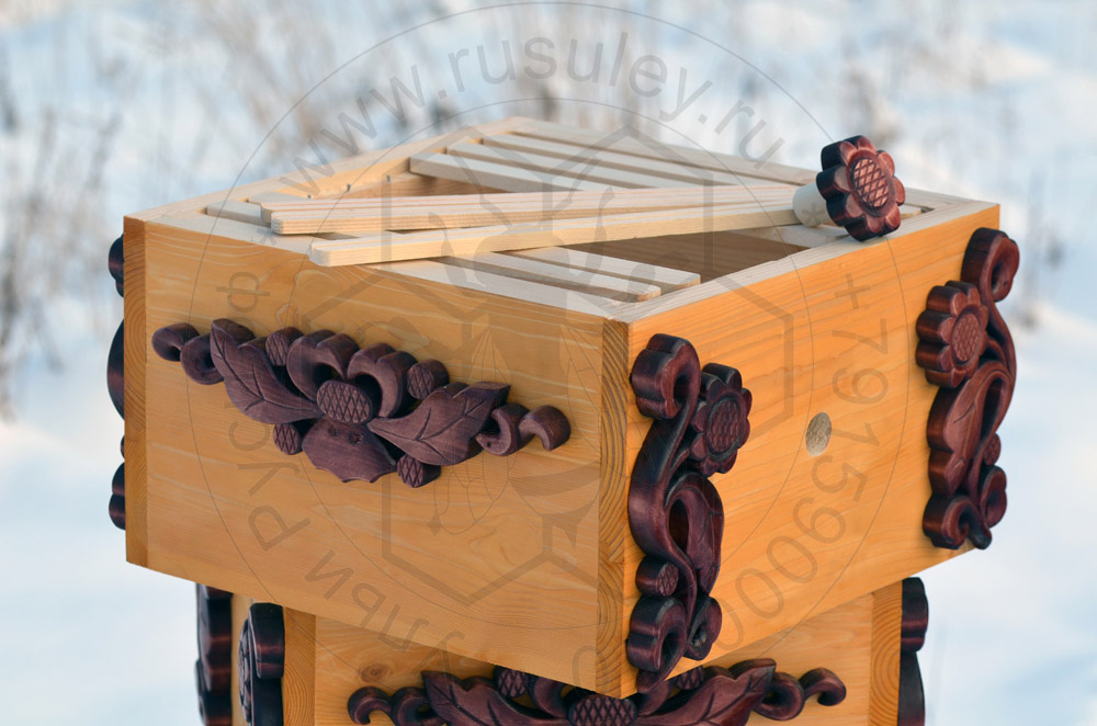 Улей Варре - резной домик